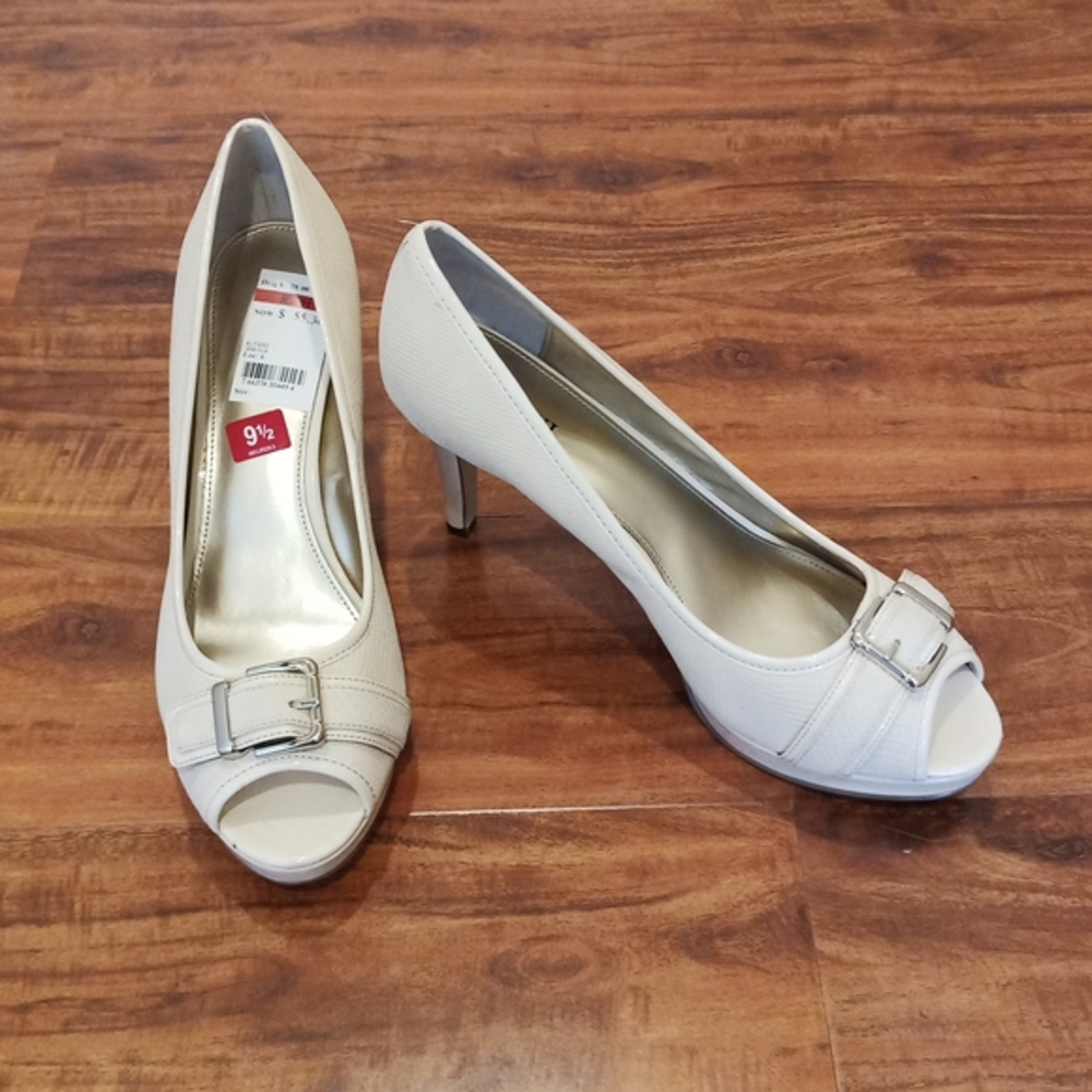 NWT ALFANI Shayla Peep Toe Buckle Heels, 9.5